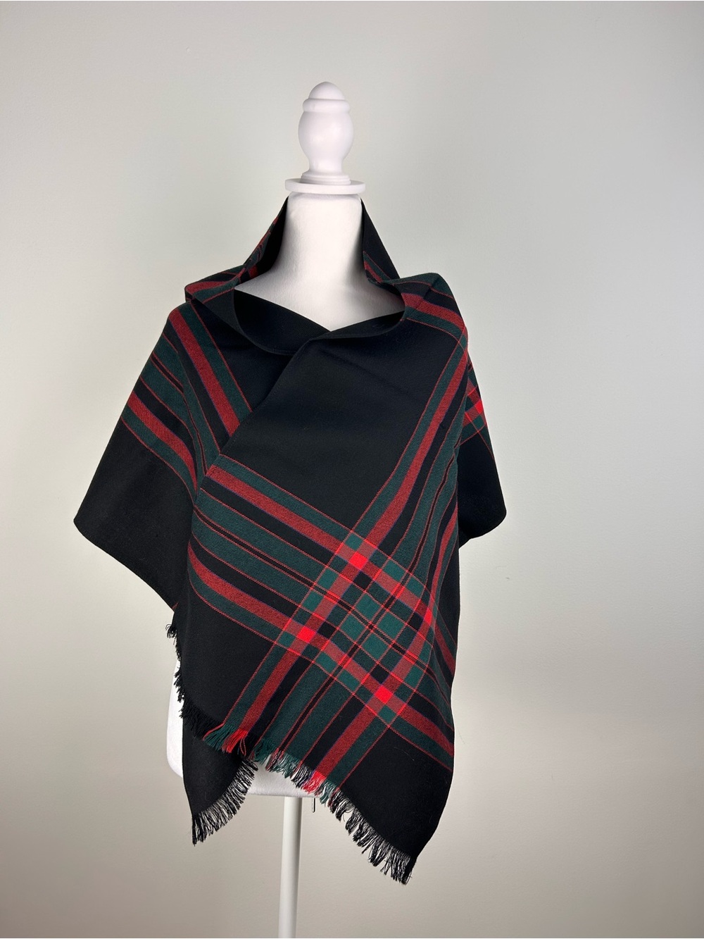 Vintage Highland Queen Lanoir 100% Virgin Wool Tartan Plaid Scarf
